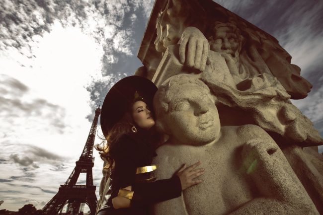 Mauro Lorenzo Fashion Editorial Photographer Advertising Paris France Parigi Toureiffel Pontalexandre Management  Inspiration Moodboard HauteCouture Reinassance fotografiadimoda veil jacket research gold black&white sunset flare pretaporter Portrait altamoda