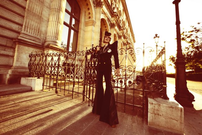 Mauro Lorenzo Fashion Editorial Photographer Advertising Paris France Parigi Toureiffel Pontalexandre Management  Inspiration Moodboard HauteCouture Reinassance fotografiadimoda veil jacket research gold black&white sunset flare pretaporter Portrait altamoda