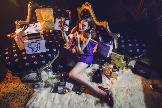 Mauro Lorenzo Fashion Photographer Advertising Campaign essential professional make-up minimal geometric graphic christmas texture cosmesi blue minimalism Moodboard lip stick gift artDirector luxury natale packages shoes