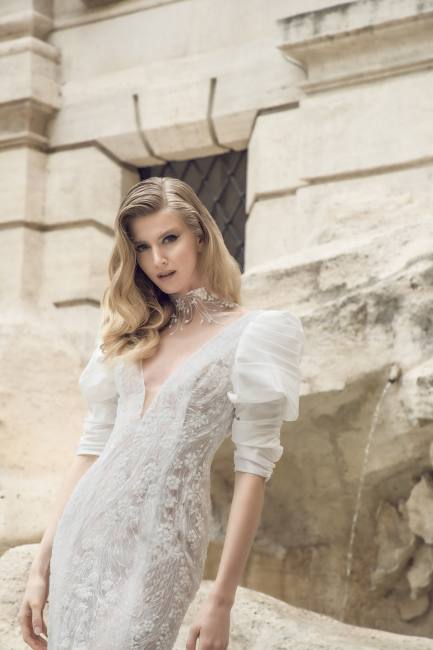 Mauro Lorenzo Fashion Photographer Advertising Campaign roma rome bridal altamoda handmade carrabs piazza spagna fontana trevi Whitedress Moodboard designer luxury sposa artDirector woman pregiato strascico popolo fountain