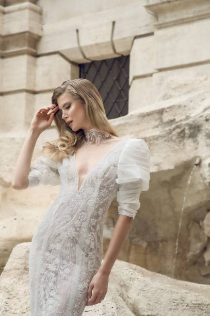 Mauro Lorenzo Fashion Photographer Advertising Campaign roma rome bridal altamoda handmade carrabs piazza spagna fontana trevi Whitedress Moodboard designer luxury sposa artDirector woman pregiato strascico popolo fountain