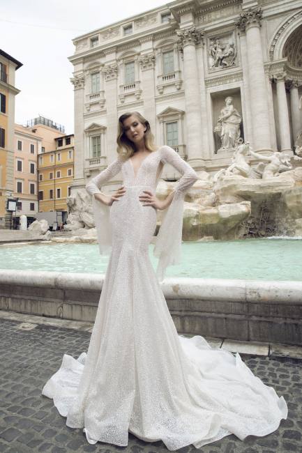 Mauro Lorenzo Fashion Photographer Advertising Campaign roma rome bridal altamoda handmade carrabs piazza spagna fontana trevi Whitedress Moodboard designer luxury sposa artDirector woman pregiato strascico popolo fountain