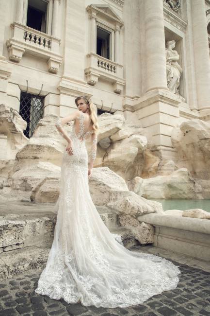 Mauro Lorenzo Fashion Photographer Advertising Campaign roma rome bridal altamoda handmade carrabs piazza spagna fontana trevi Whitedress Moodboard designer luxury sposa artDirector woman pregiato strascico popolo fountain