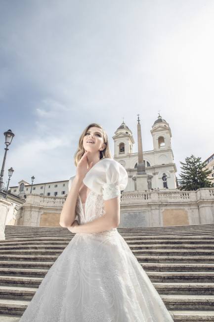 Mauro Lorenzo Fashion Photographer Advertising Campaign roma rome bridal altamoda handmade carrabs piazza spagna fontana trevi Whitedress Moodboard designer luxury sposa artDirector woman pregiato strascico popolo fountain