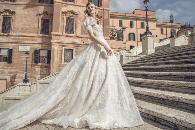 Mauro Lorenzo Fashion Photographer Advertising Campaign roma rome bridal altamoda handmade carrabs piazza spagna fontana trevi Whitedress Moodboard designer luxury sposa artDirector woman pregiato strascico popolo fountain