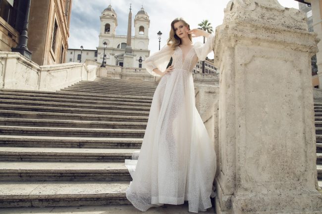 Mauro Lorenzo Fashion Photographer Advertising Campaign roma rome bridal altamoda handmade carrabs piazza spagna fontana trevi Whitedress Moodboard designer luxury sposa artDirector woman pregiato strascico popolo fountain