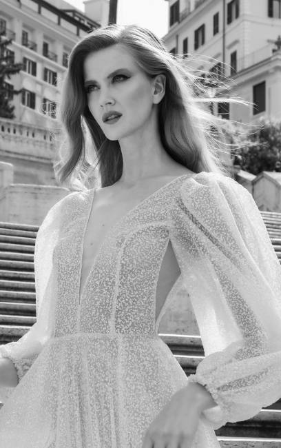 Mauro Lorenzo Fashion Photographer Advertising Campaign roma rome bridal altamoda handmade carrabs piazza spagna fontana trevi Whitedress Moodboard designer luxury sposa artDirector woman pregiato strascico popolo fountain