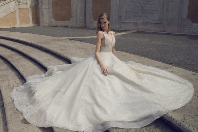 Mauro Lorenzo Fashion Photographer Advertising Campaign roma rome bridal altamoda handmade carrabs piazza spagna fontana trevi Whitedress Moodboard designer luxury sposa artDirector woman pregiato strascico popolo fountain