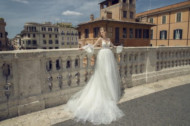 Mauro Lorenzo Fashion Photographer Advertising Campaign roma rome bridal altamoda handmade carrabs piazza spagna fontana trevi Whitedress Moodboard designer luxury sposa artDirector woman pregiato strascico popolo fountain