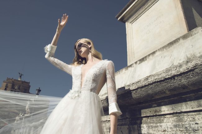 Mauro Lorenzo Fashion Photographer Advertising Campaign roma rome bridal altamoda handmade carrabs piazza spagna fontana trevi Whitedress Moodboard designer luxury sposa artDirector woman pregiato strascico popolo fountain