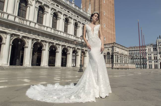 Mauro Lorenzo Fashion Editorial Fashion Photographer Bridal Alta Moda Magazine Agency Management Wedding Venezia Venice Gondola Shooting Top Brands Italian Photographer Inspiration Haute Couture 