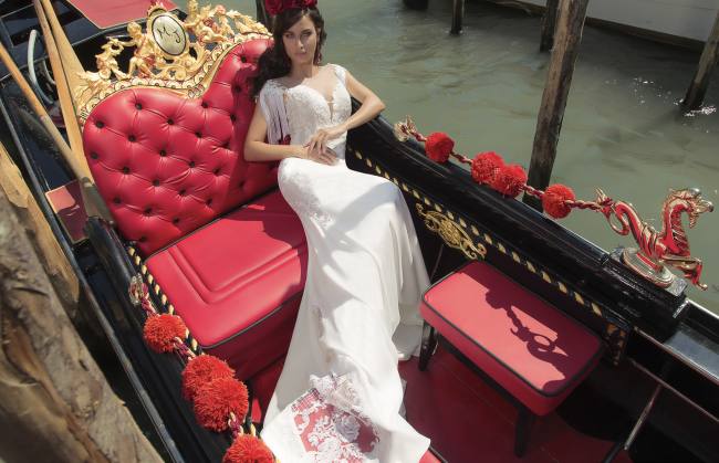 Mauro Lorenzo Fashion Editorial Fashion Photographer Bridal Alta Moda Magazine Agency Management Wedding Venezia Venice Gondola Shooting Top Brands Italian Photographer Inspiration Haute Couture 