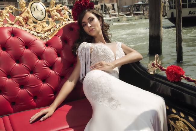 Mauro Lorenzo Fashion Editorial Fashion Photographer Bridal Alta Moda Magazine Agency Management Wedding Venezia Venice Gondola Shooting Top Brands Italian Photographer Inspiration Haute Couture 