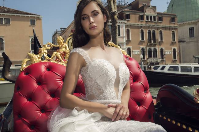 Mauro Lorenzo Fashion Editorial Fashion Photographer Bridal Alta Moda Magazine Agency Management Wedding Venezia Venice Gondola Shooting Top Brands Italian Photographer Inspiration Haute Couture 