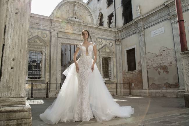 Mauro Lorenzo Fashion Editorial Fashion Photographer Bridal Alta Moda Magazine Agency Management Wedding Venezia Venice Gondola Shooting Top Brands Italian Photographer Inspiration Haute Couture 