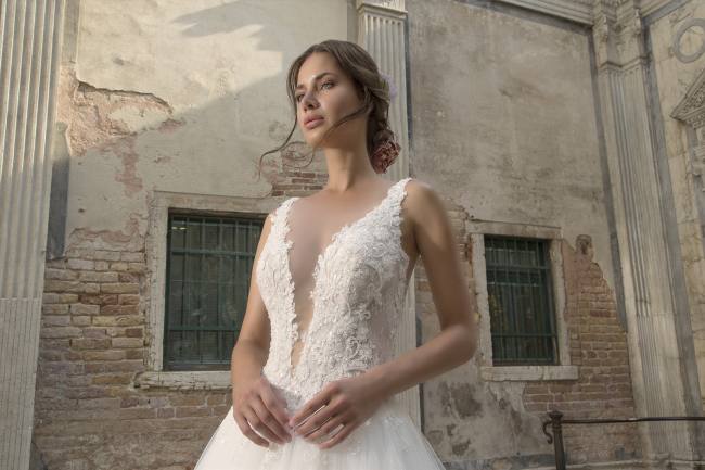 Mauro Lorenzo Fashion Editorial Fashion Photographer Bridal Alta Moda Magazine Agency Management Wedding Venezia Venice Gondola Shooting Top Brands Italian Photographer Inspiration Haute Couture 