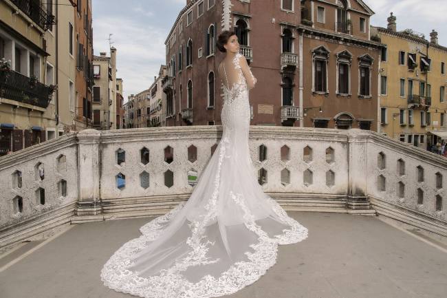 Mauro Lorenzo Fashion Editorial Fashion Photographer Bridal Alta Moda Magazine Agency Management Wedding Venezia Venice Gondola Shooting Top Brands Italian Photographer Inspiration Haute Couture 