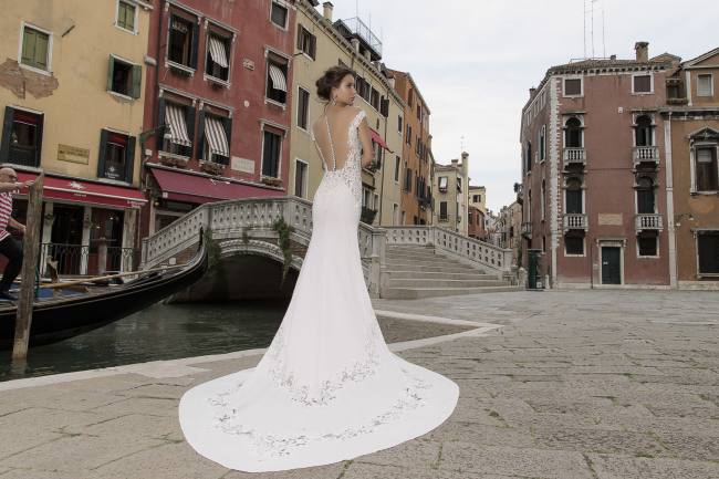 Mauro Lorenzo Fashion Editorial Fashion Photographer Bridal Alta Moda Magazine Agency Management Wedding Venezia Venice Gondola Shooting Top Brands Italian Photographer Inspiration Haute Couture 