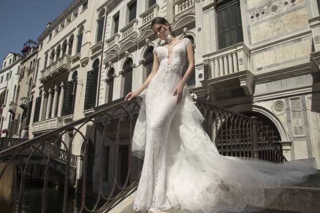 Mauro Lorenzo Fashion Editorial Fashion Photographer Bridal Alta Moda Magazine Agency Management Wedding Venezia Venice Gondola Shooting Top Brands Italian Photographer Inspiration Haute Couture 