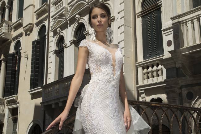 Mauro Lorenzo Fashion Editorial Fashion Photographer Bridal Alta Moda Magazine Agency Management Wedding Venezia Venice Gondola Shooting Top Brands Italian Photographer Inspiration Haute Couture 