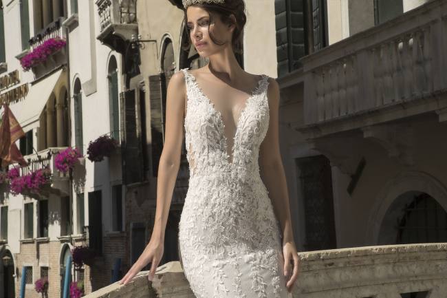 Mauro Lorenzo Fashion Editorial Fashion Photographer Bridal Alta Moda Magazine Agency Management Wedding Venezia Venice Gondola Shooting Top Brands Italian Photographer Inspiration Haute Couture 