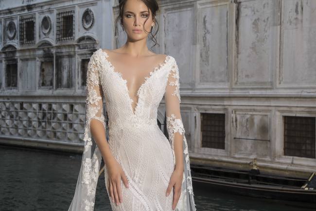 Mauro Lorenzo Fashion Editorial Fashion Photographer Bridal Alta Moda Magazine Agency Management Wedding Venezia Venice Gondola Shooting Top Brands Italian Photographer Inspiration Haute Couture 