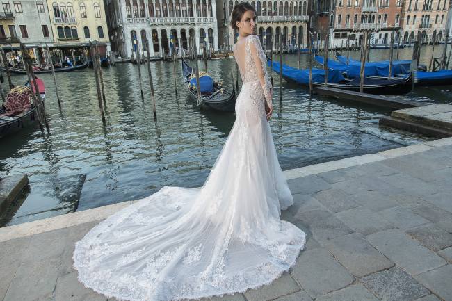 Mauro Lorenzo Fashion Editorial Fashion Photographer Bridal Alta Moda Magazine Agency Management Wedding Venezia Venice Gondola Shooting Top Brands Italian Photographer Inspiration Haute Couture 