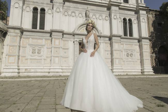 Mauro Lorenzo Fashion Editorial Fashion Photographer Bridal Alta Moda Magazine Agency Management Wedding Venezia Venice Gondola Shooting Top Brands Italian Photographer Inspiration Haute Couture 