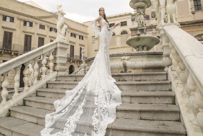 Mauro Lorenzo Fashion Editorial  FashionPhotographer Bridal Altamoda Magazine Sposa Management Wedding Palermo Piazzapretoria Hautecouture fashionshooting TopBrands ItalianPhotographer Inspiration Statue Piazzadellavergogna