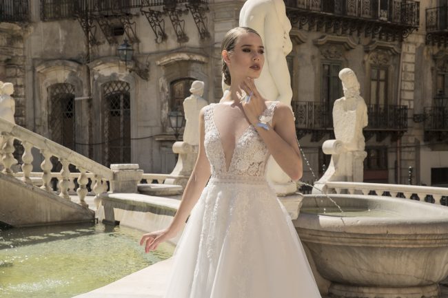 Mauro Lorenzo Fashion Editorial  FashionPhotographer Bridal Altamoda Magazine Sposa Management Wedding Palermo Piazzapretoria Hautecouture fashionshooting TopBrands ItalianPhotographer Inspiration Statue Piazzadellavergogna