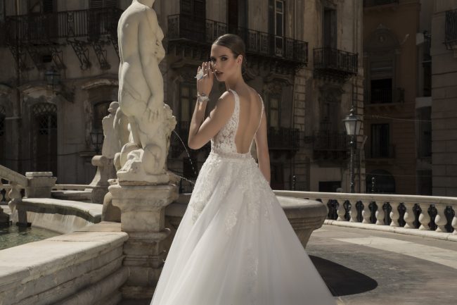 Mauro Lorenzo Fashion Editorial  FashionPhotographer Bridal Altamoda Magazine Sposa Management Wedding Palermo Piazzapretoria Hautecouture fashionshooting TopBrands ItalianPhotographer Inspiration Statue Piazzadellavergogna