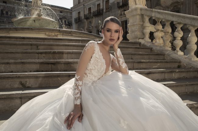 Mauro Lorenzo Fashion Editorial  FashionPhotographer Bridal Altamoda Magazine Sposa Management Wedding Palermo Piazzapretoria Hautecouture fashionshooting TopBrands ItalianPhotographer Inspiration Statue Piazzadellavergogna